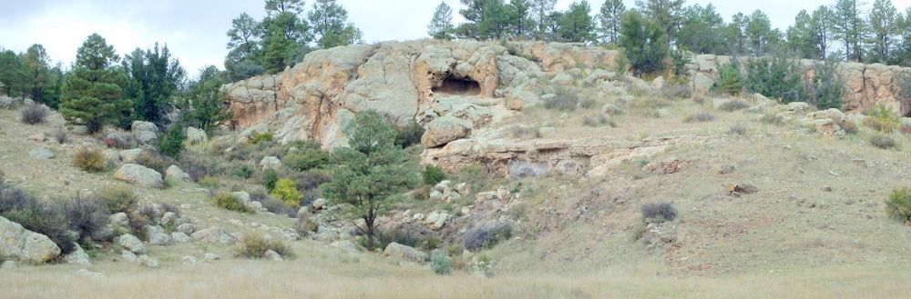 GDMBR: An old wall shelter begs to be explored.